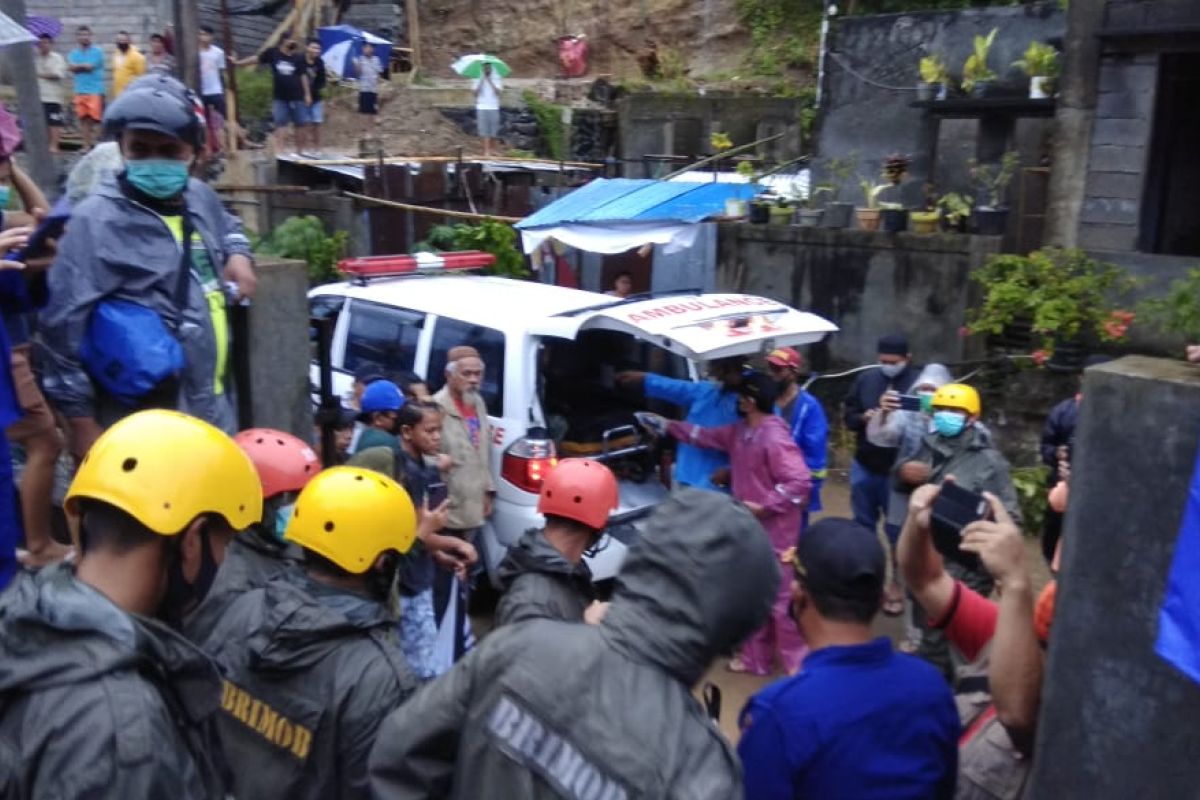 Tanah longsor di Manado, anggota polisi jadi korban