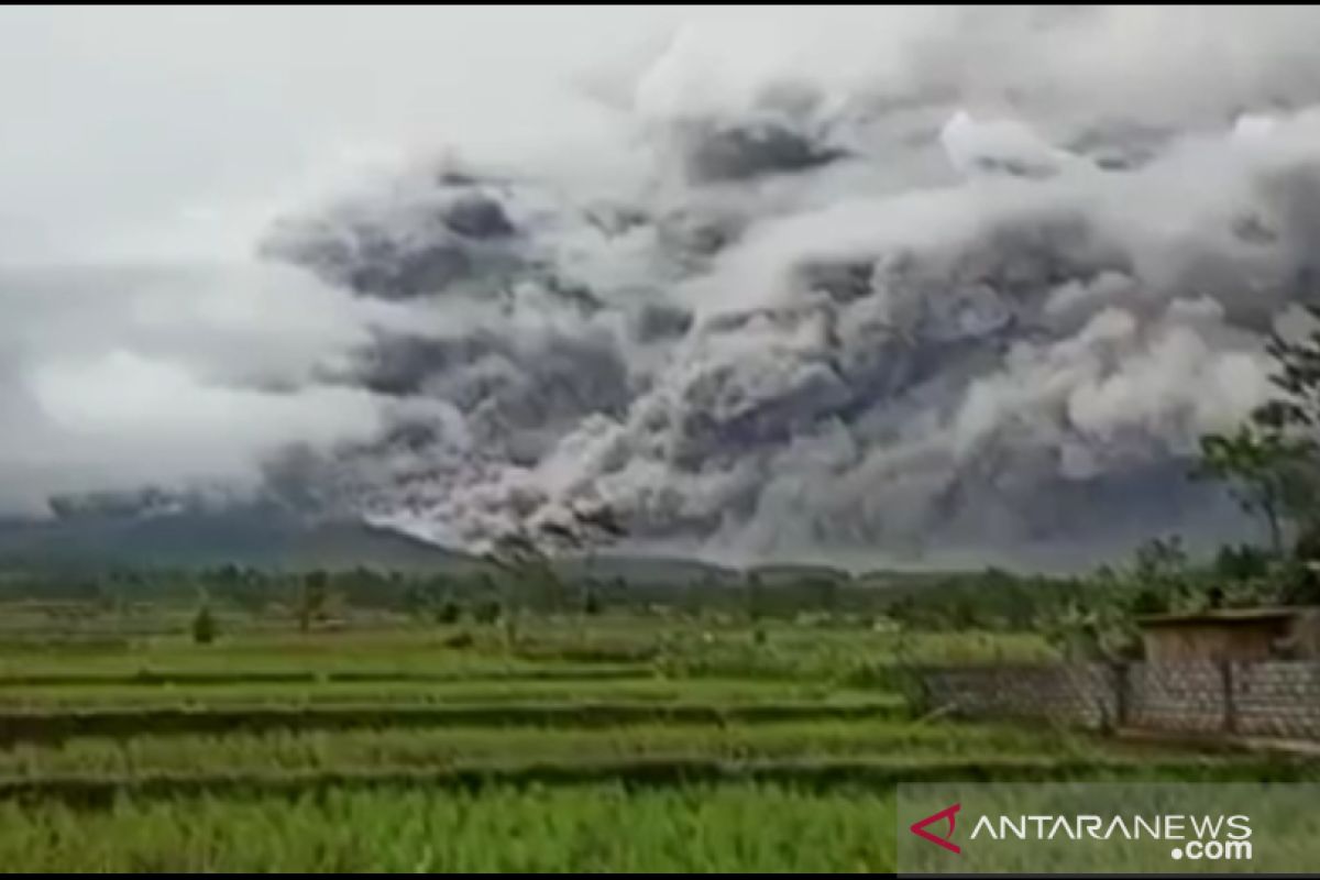 PVMBG imbau masyarakat waspadai bahaya erupsi Gunung Semeru