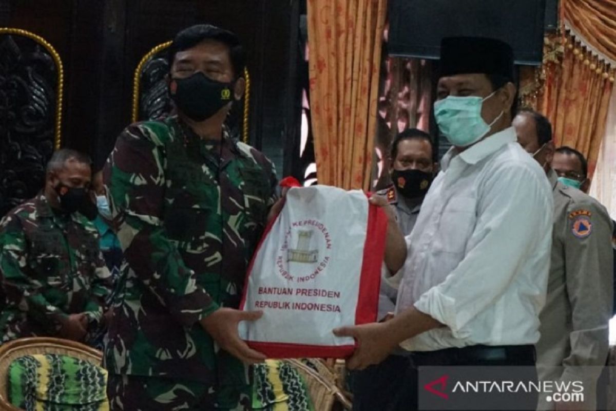 Panglima TNI Marsekal Hadi Tjahjanto salurkan bantuan Presiden untuk korban banjir Kalsel