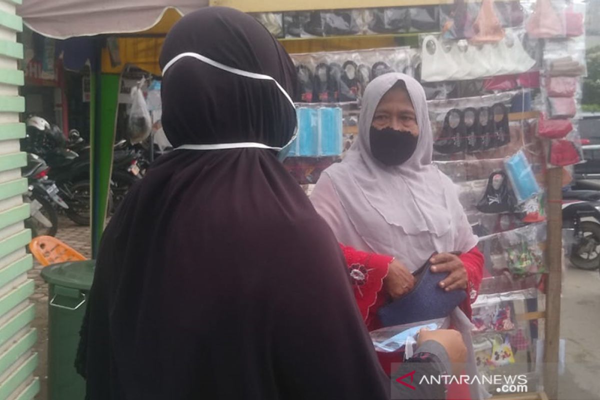 Berkah penjual masker di tengah operasi yustisi