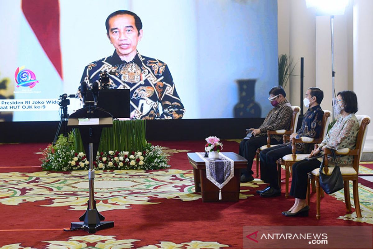 Presiden Jokowi : Pengawasan OJK jangan mandul, harus keluar taringnya