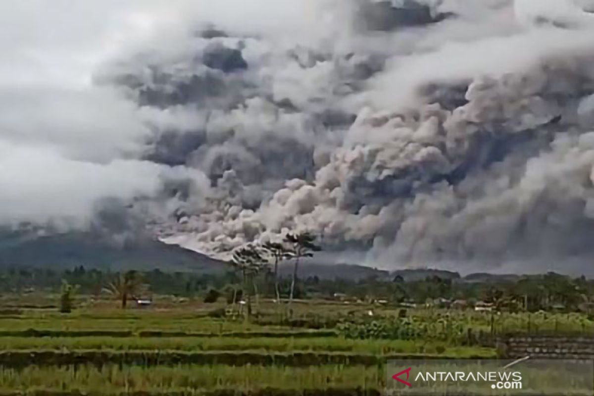PVMBG imbau masyarakat waspadai potensi bahaya erupsi Semeru