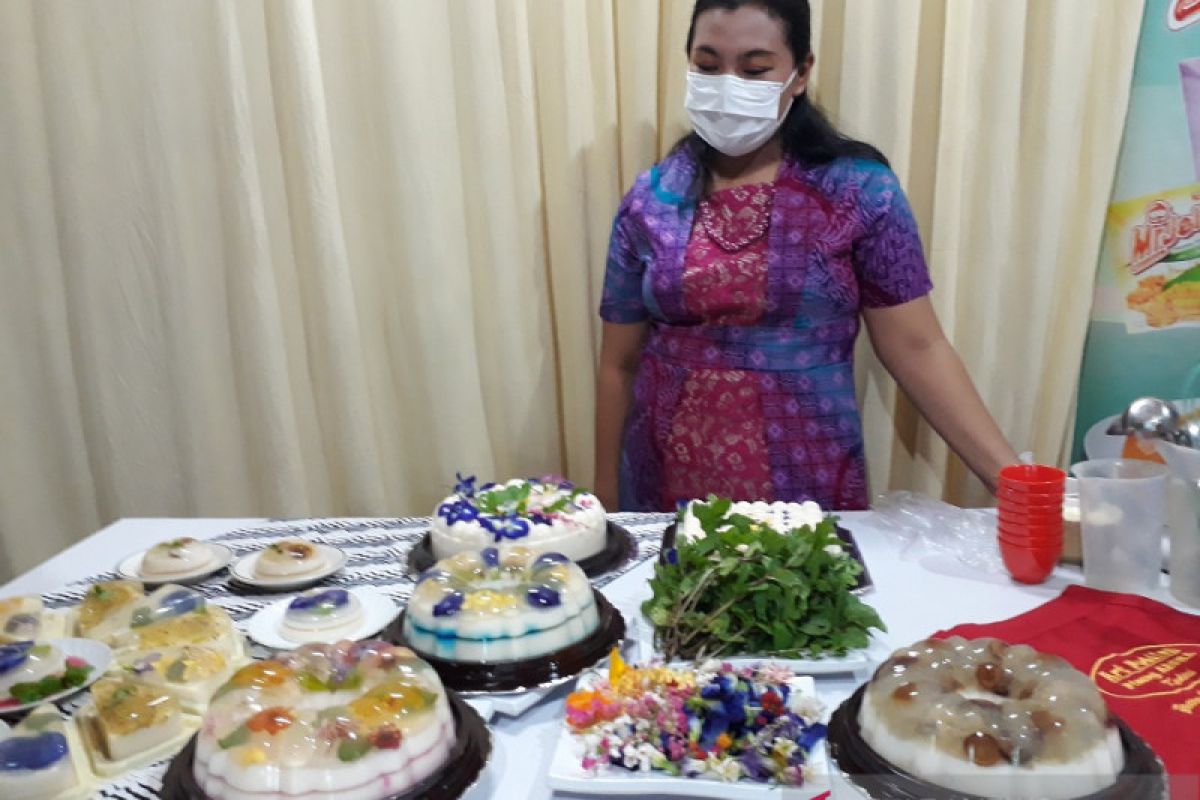 Penjualan puding edible flower di Kediri laris saat pandemi COVID-19