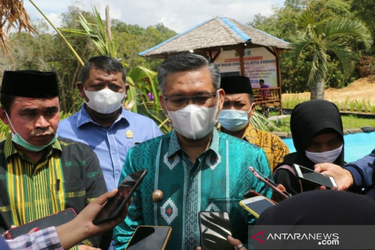 Wali Kota Kendari meminta warga tetap taat protokol kesehatan