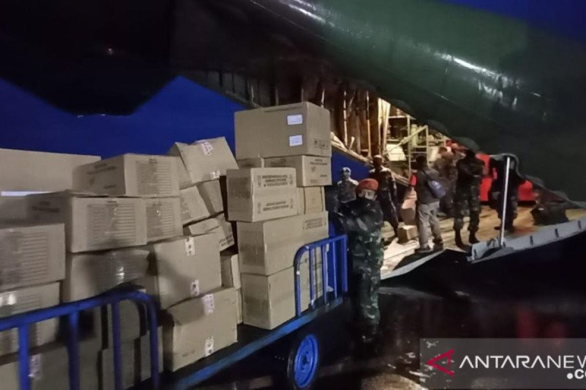 Air Force carries 14 tons of aid for Sulawesi quake victims