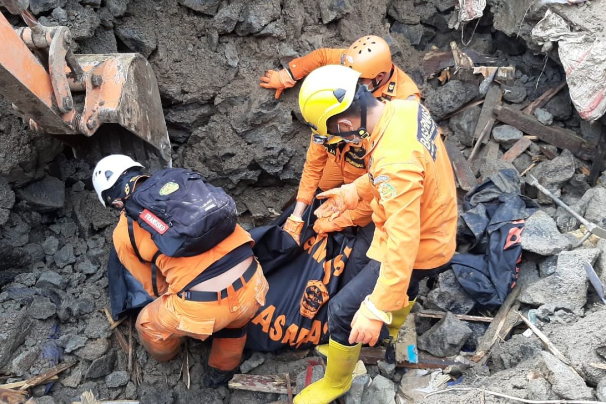SAR gabungan temukan satu korban longsor di Malalayang