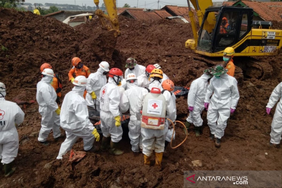 32 orang tewas akibat longsor Sumedang