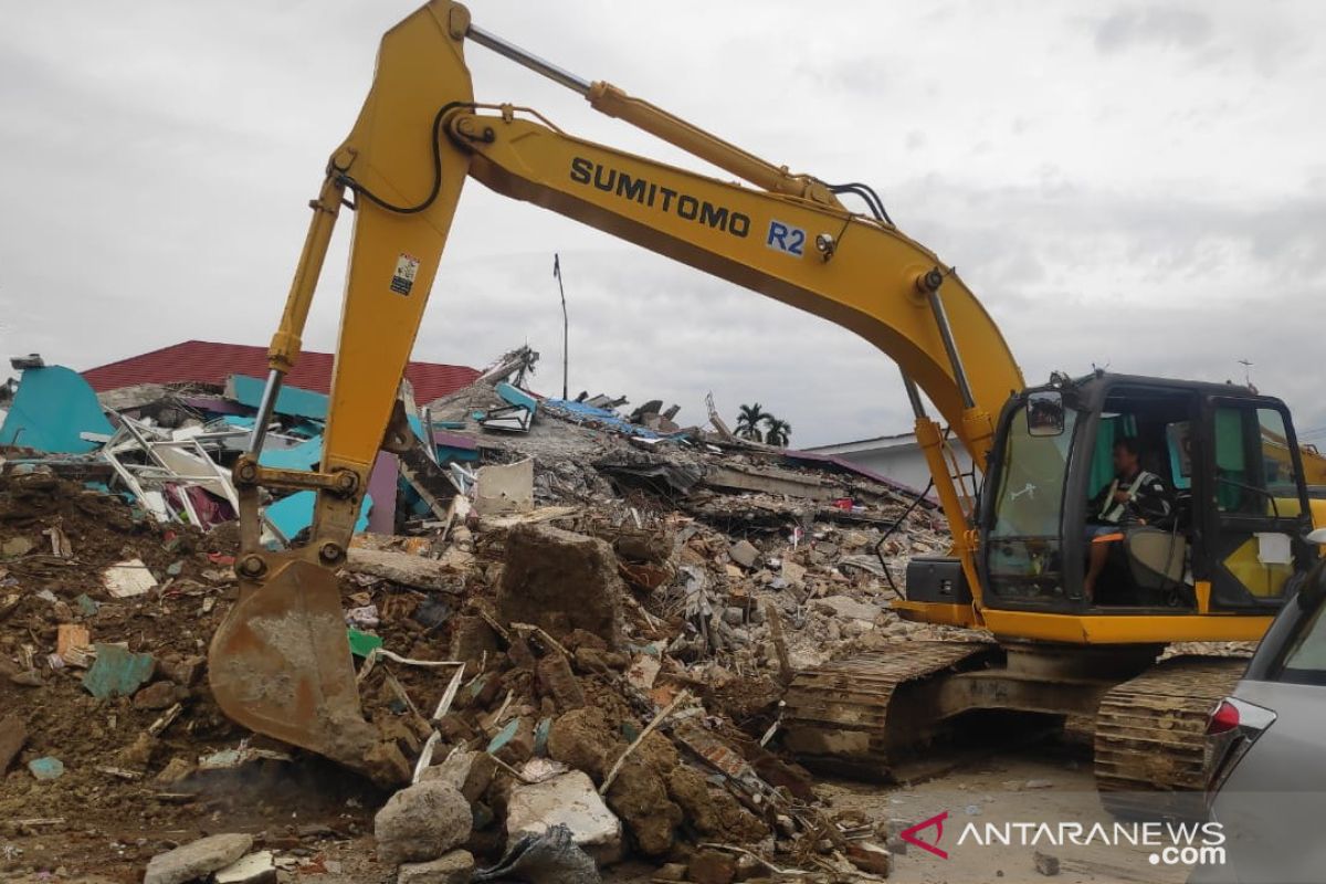 Tim SAR lakukan pencarian korban di RS Manakarra setelah terima aduan warga