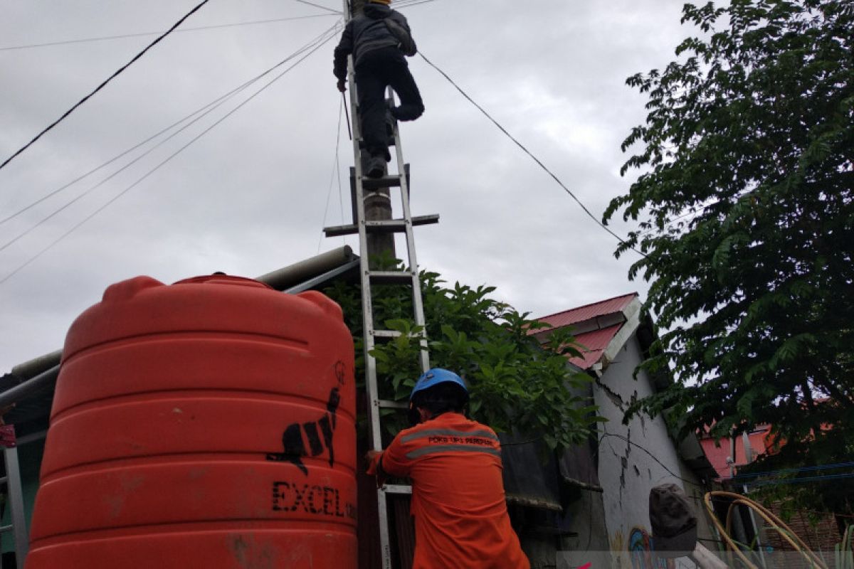 Jaringan listrik normal, korban gempa bumi Mamuju sambut gembira