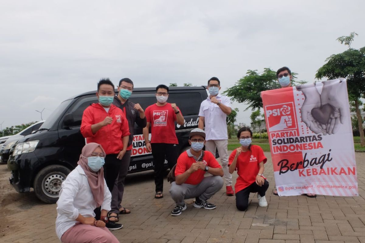 Selama PPKM, PSI Surabaya bagikan ratusan masker dan makanan secara rutin