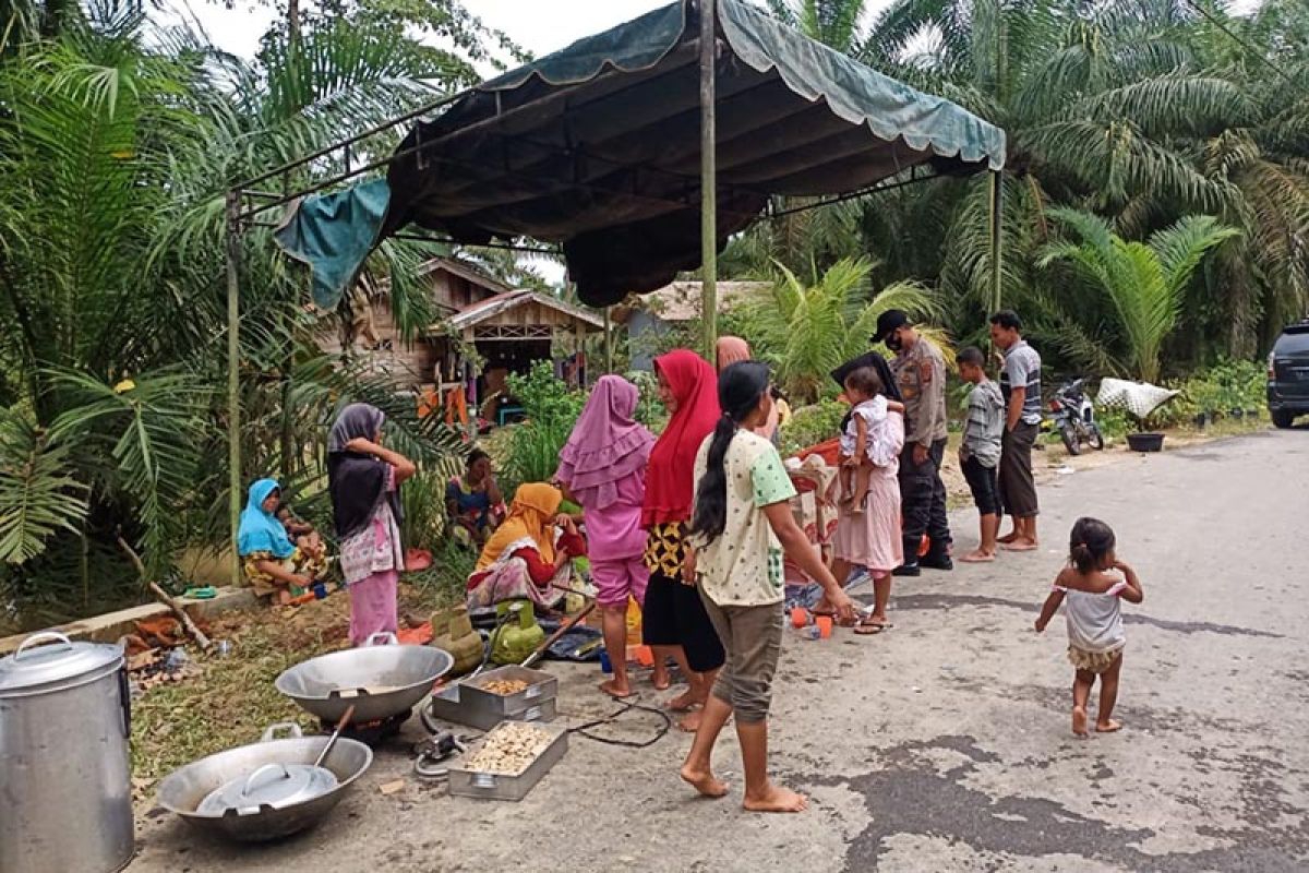 BPBD Aceh Tamiang dirikan dapur umum di lokasi tanggul jebol