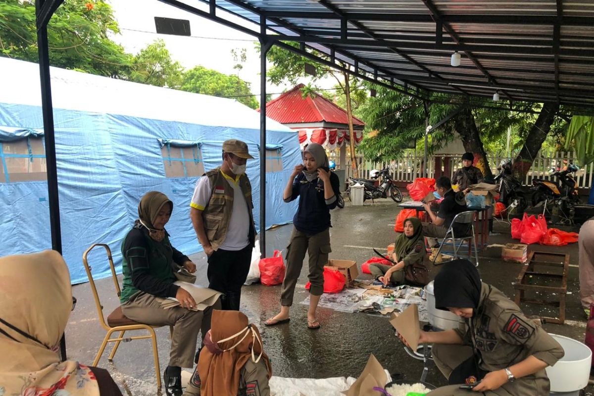 Distributor kebutuhan pokok bantu korban banjir