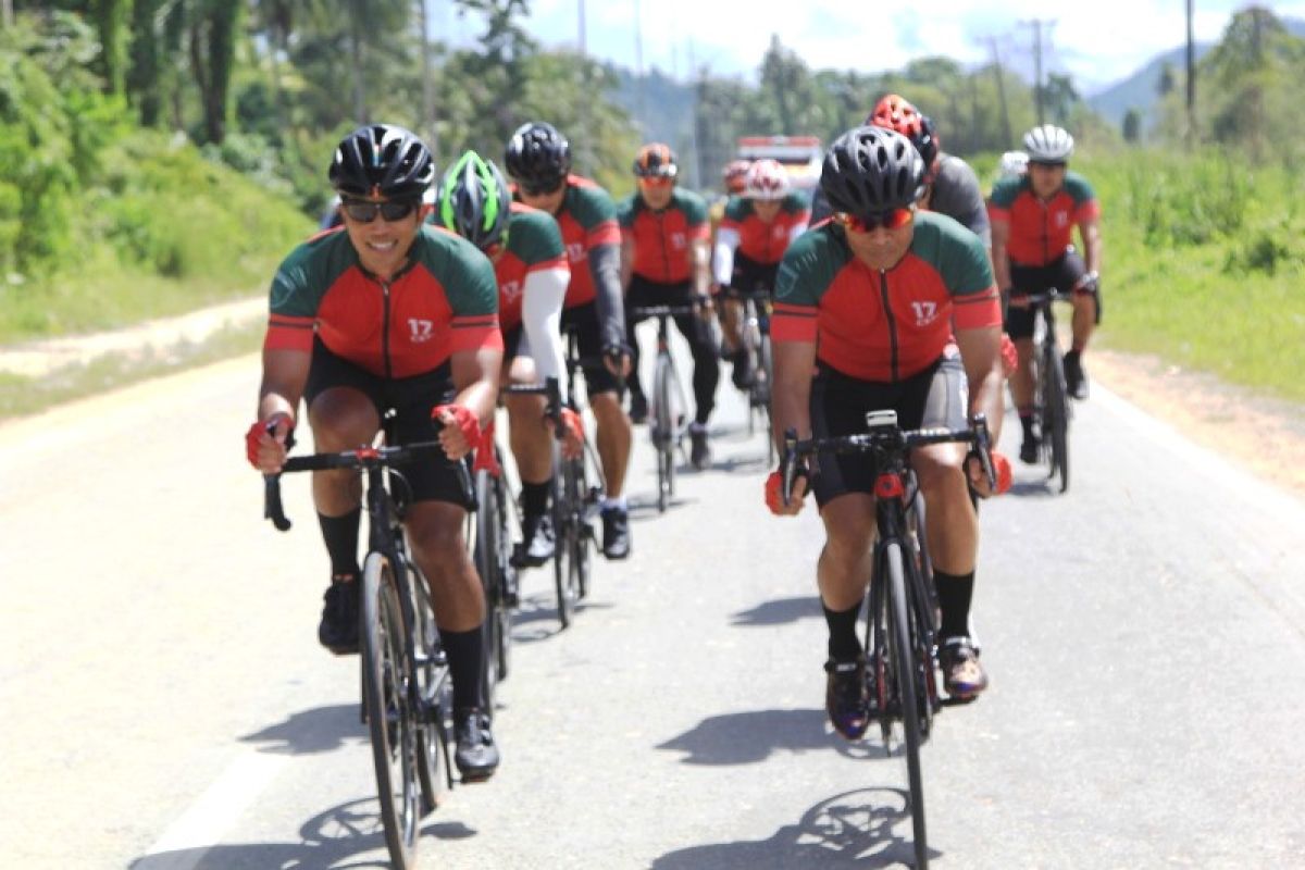 Pangdam berolahraga sepeda dengan pejabat Kodam XVII/Cenderawasih