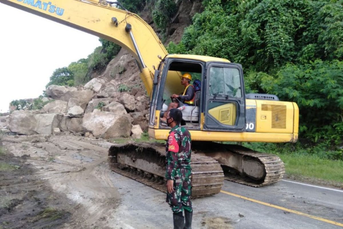 Jalur masuk ke Kota Mamuju sudah kembali normal