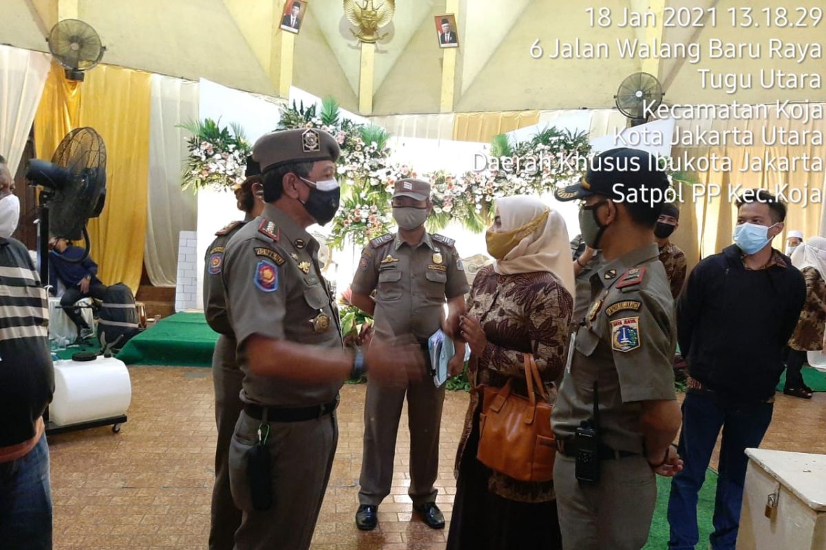 Jakarta Utara bubarkan resepsi pernikahan pelanggar PSBB