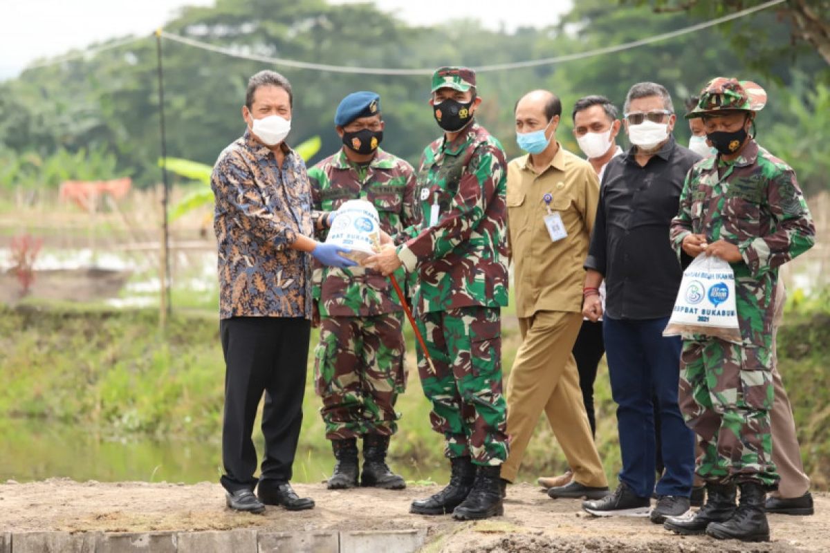 Lanud Adisutjipto budi daya ikan diapresiasi Menteri Trenggono