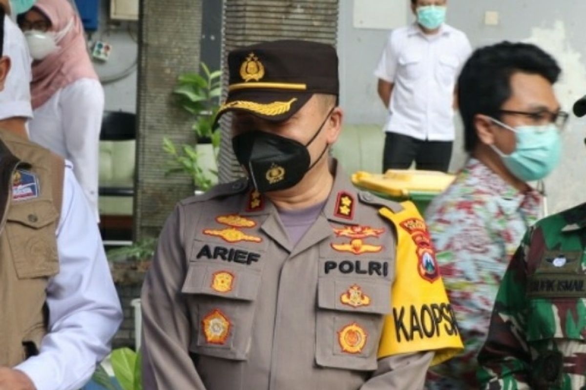 Penyebar hoaks vaksinasi tewaskan Kasdim 0817 dikejar polisi