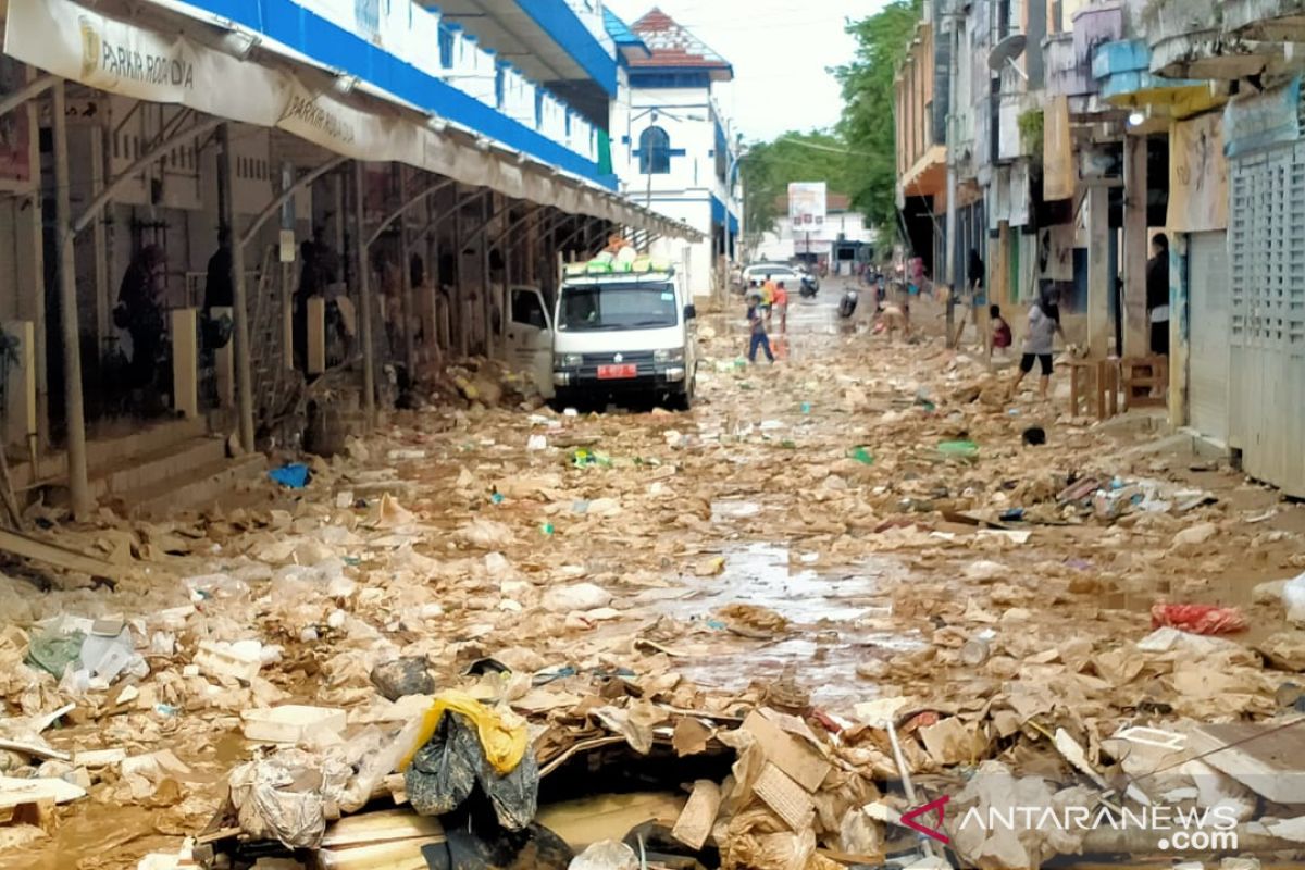 Banjir HST: 8 orang meninggal, 8 ribu jiwa mengungsi dan 68 ribu warga terdampak