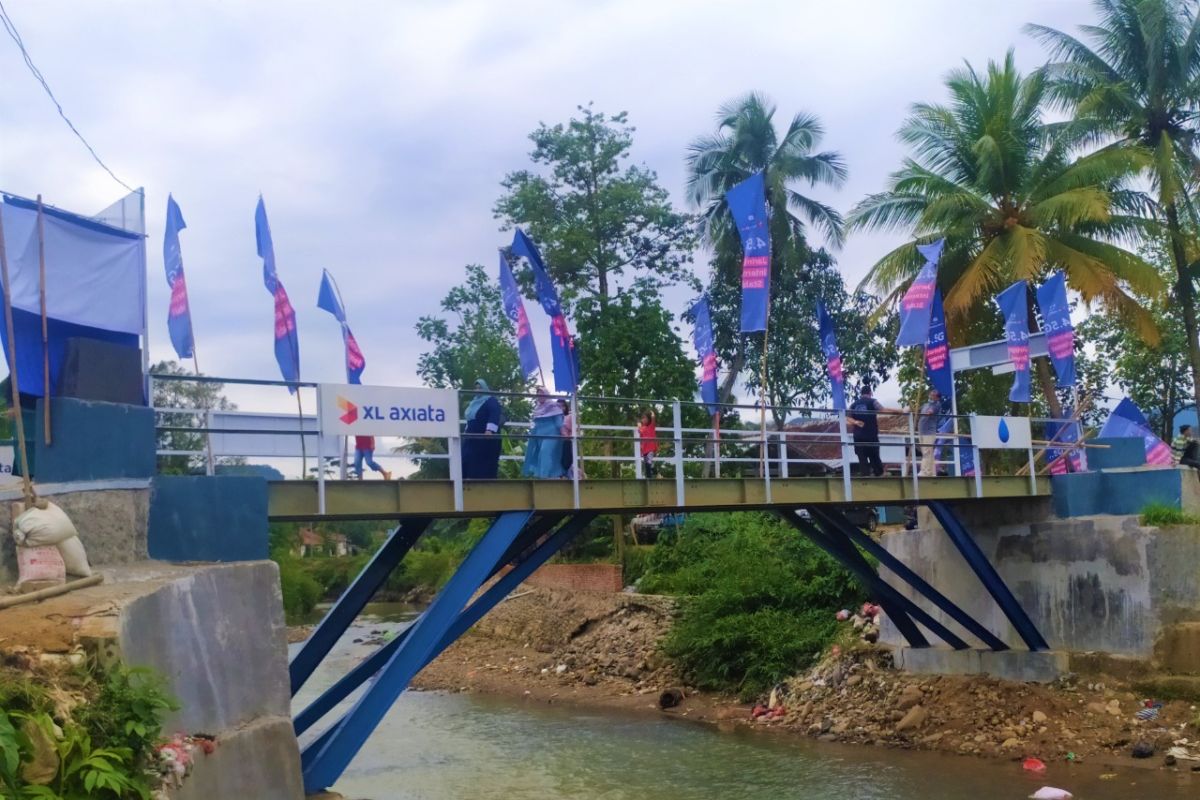 XL Axiata wakafkan jembatan antardesa di Lebak