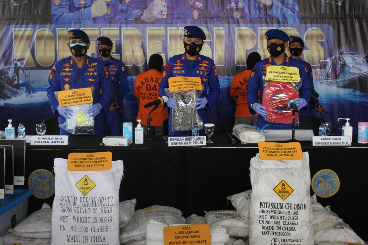 Polda Jatim amankan puluhan ton bom ikan di Surabaya