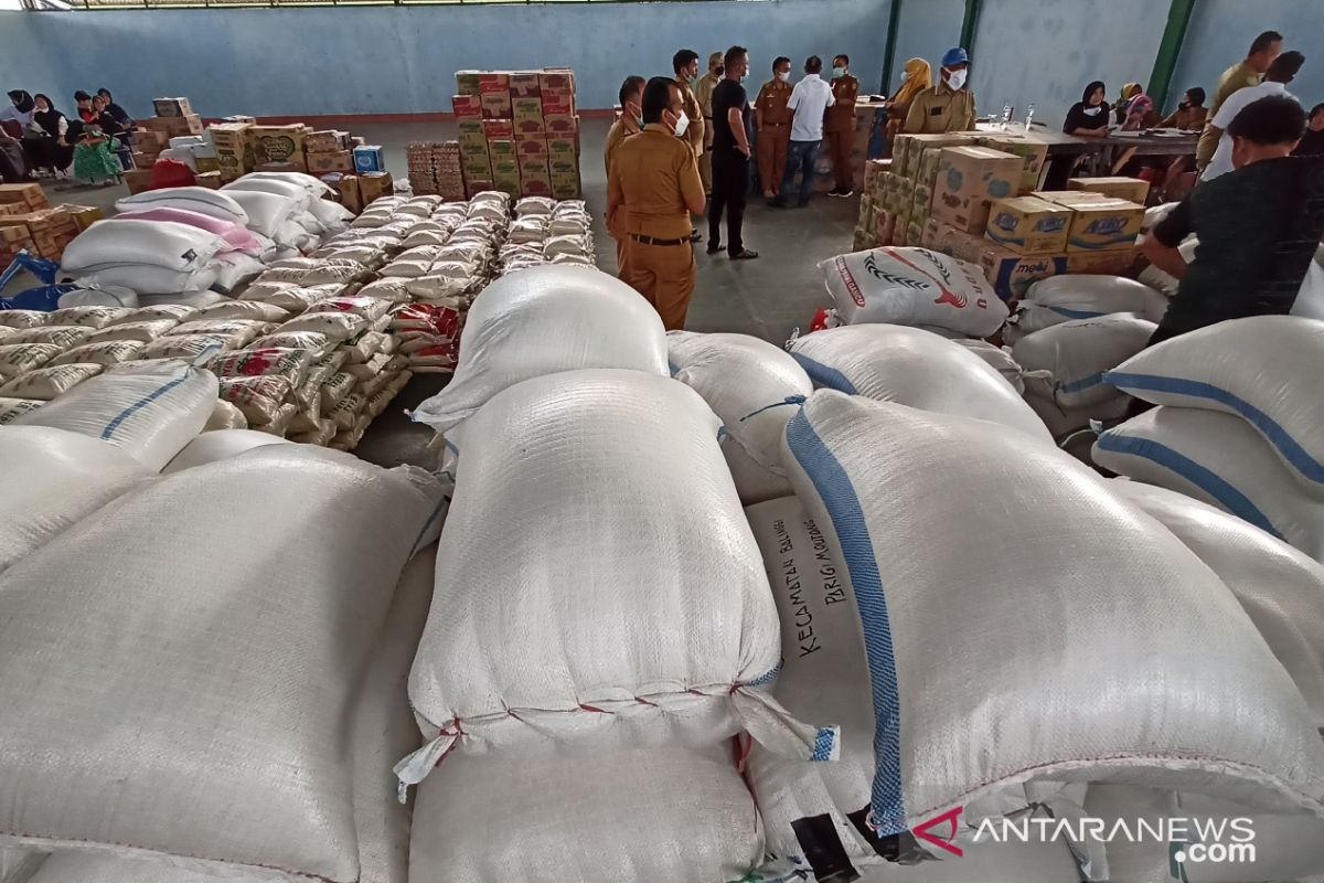 Pemkab Parimo  distribusi 10 ton beras untuk korban gempa Sulbar