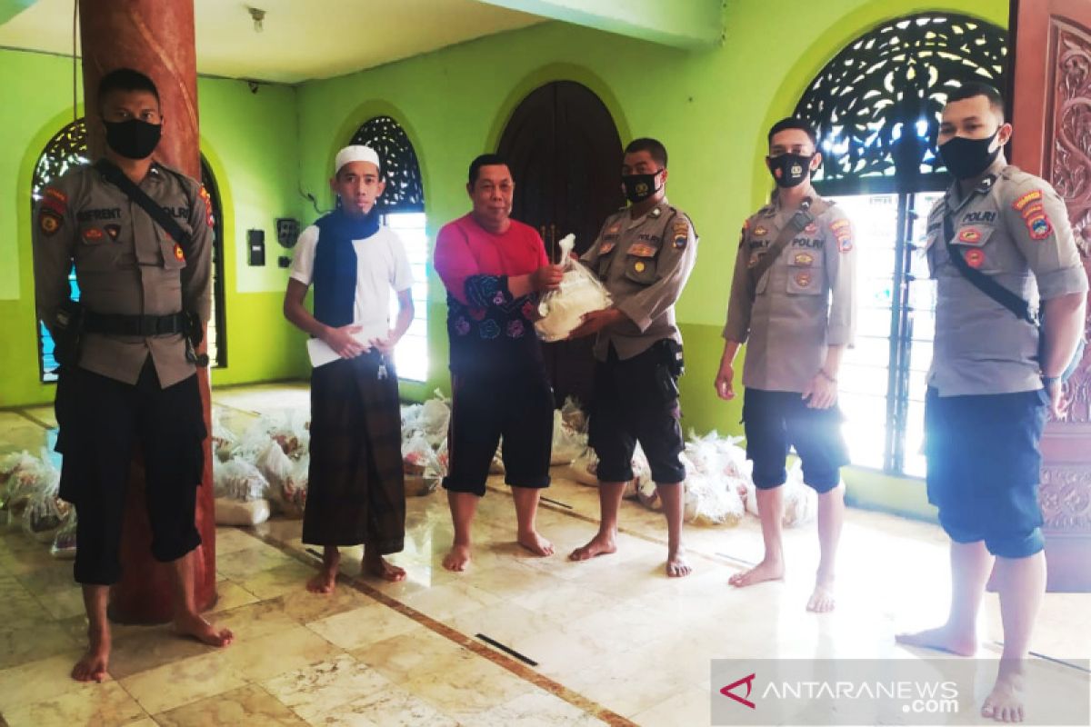 Kapolresta Banjarmasin bantu korban banjir ke Yayasan Masjid Stafaah Kuripan