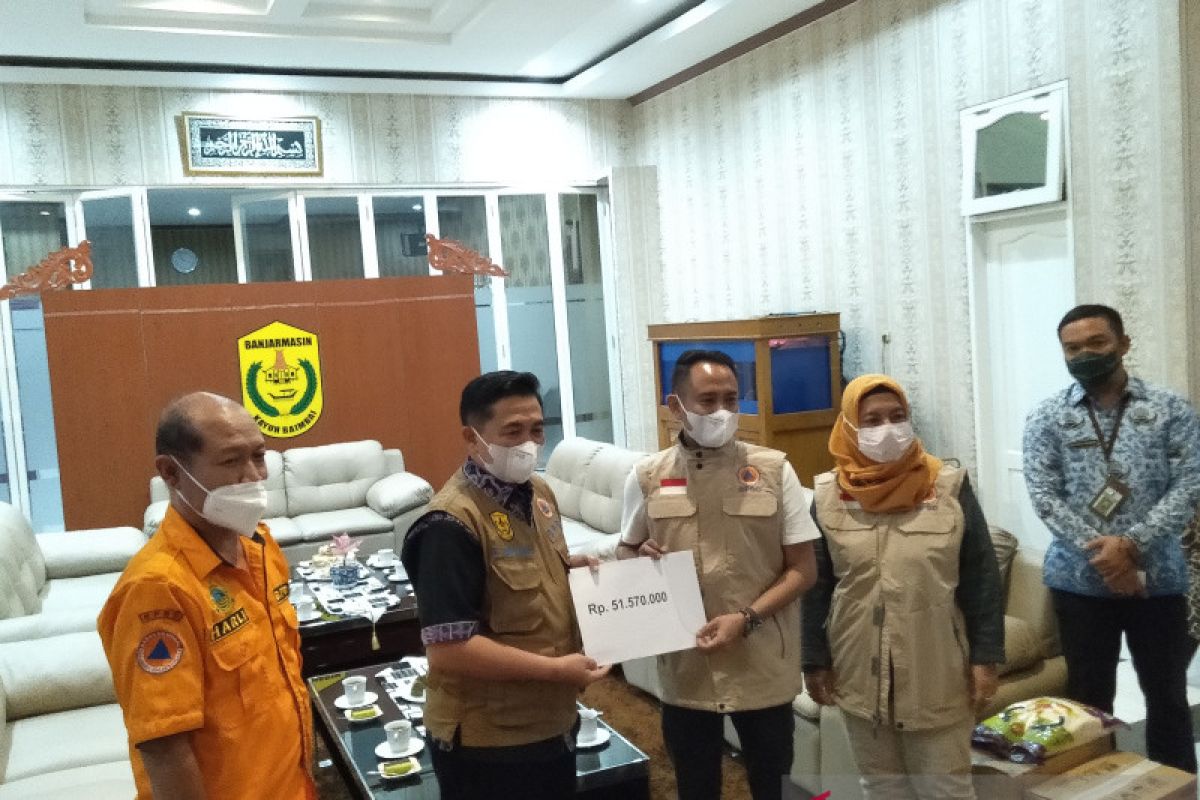 Wali Kota Palangka Raya bawa tiga truk bantuan untuk Banjarmasin