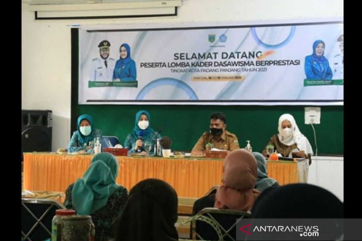 Tingkatkan Kemampuan Kader, DSPPKBPPPA Kota Padang Pajang helat lomba Dasawisma