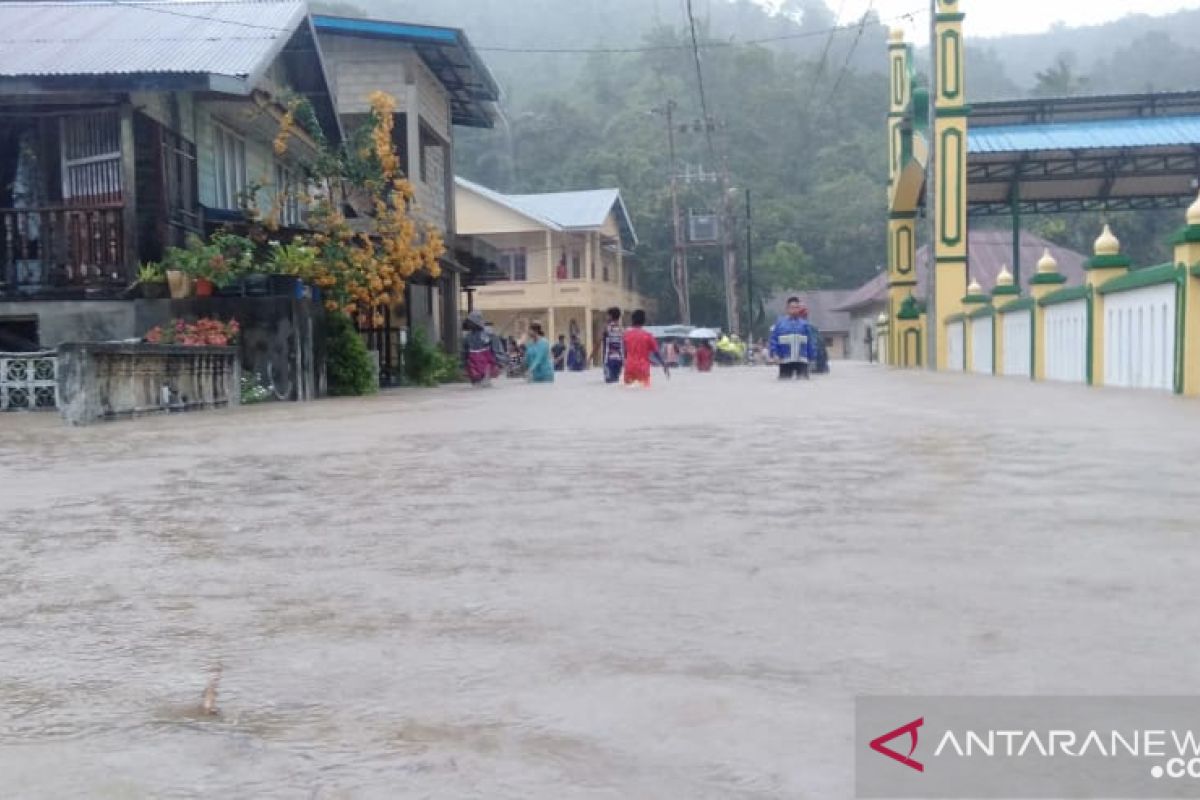 Cuaca buruk sebabkan  gangguan jaringan telekomunikasi di Tambelan