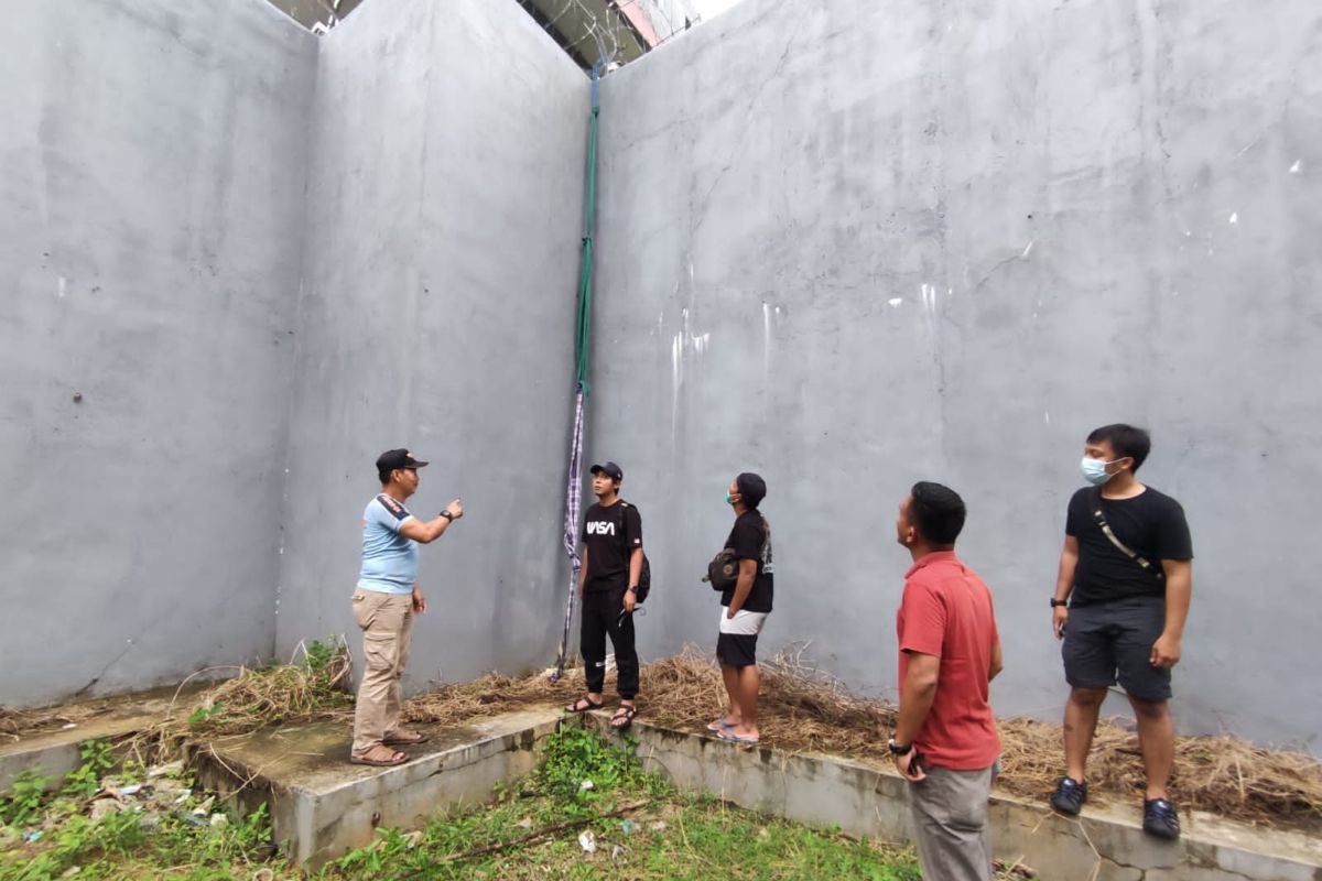 Dua tahanan kabur dengan bantuan tali dan kain sarung untuk panjat benteng penjara