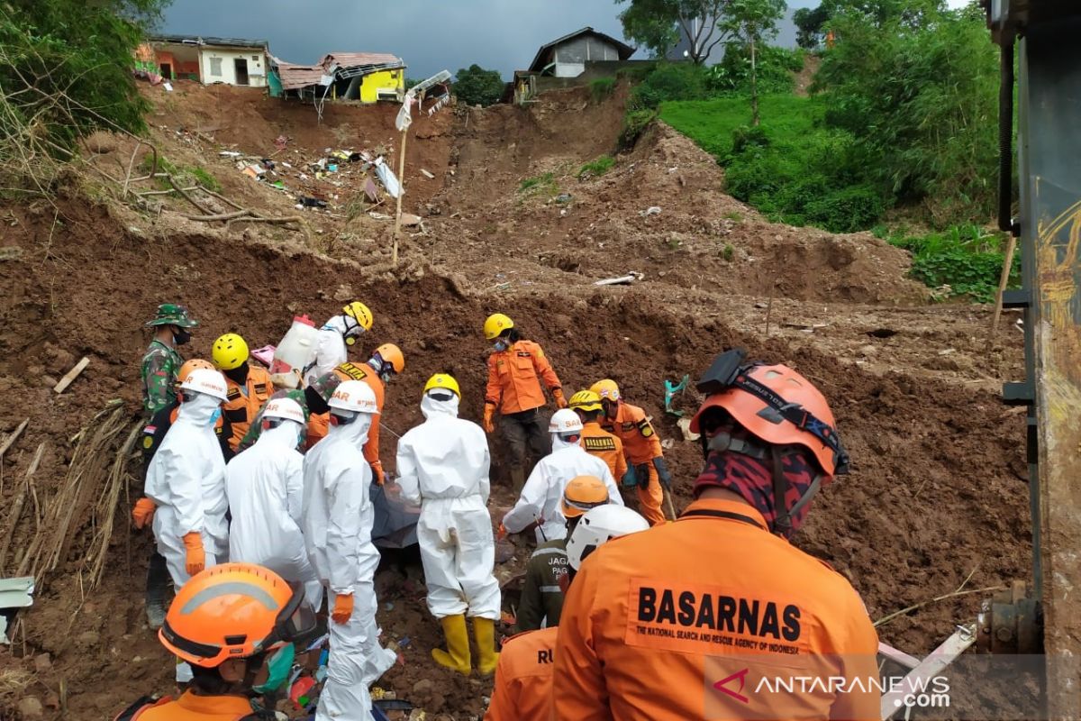 Alhamdulillah, semua korban ditemukan, pencarian di lokasi longsor Sumedang berakhir