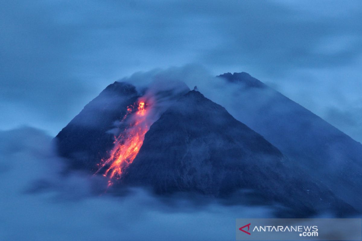 Gunung Merapi luncurkan awan panas guguran sejauh 1.000 meter