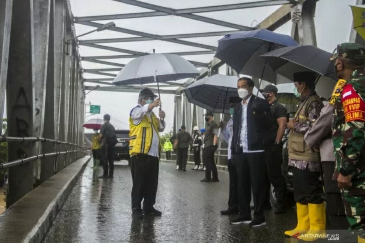 Kemarin, Presiden pantau banjir hingga cadangan logistik daerah