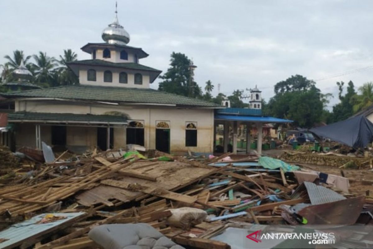 Banjir di Barabai Kalsel mulai surut, warga bersih-bersih rumah