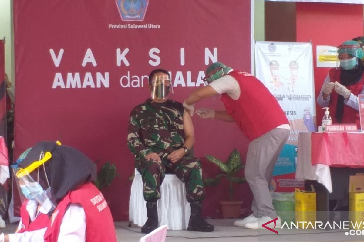 Dandim 1201/Mph Letkol Dwi jadi orang pertama penerima vaksin di Mempawah