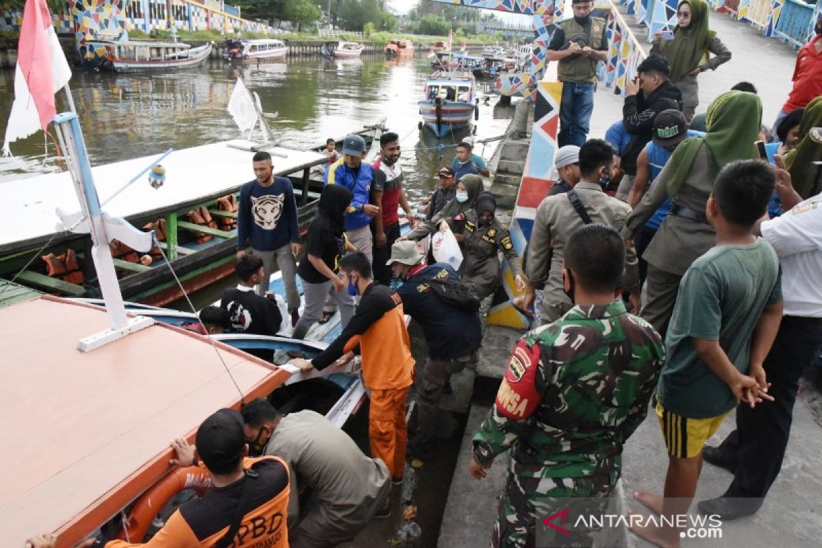 Puluhan wisatawan terjebak di Pulau Angso Duo Pariaman mulai dievakuasi