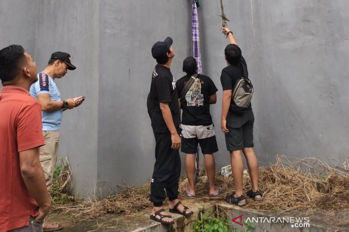 Dua napi Lapas Kelas II B Tanjung Pandan kabur dengan memanjat tembok