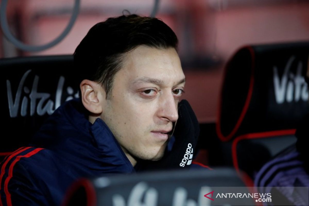 Fenerbahce umumkan resmi transfer Mesut Ozil dari Arsenal