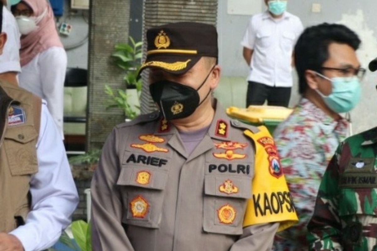 Polisi Gresik kejar penyebar hoaks vaksinasi terkait tewaskan Kasdim 0817