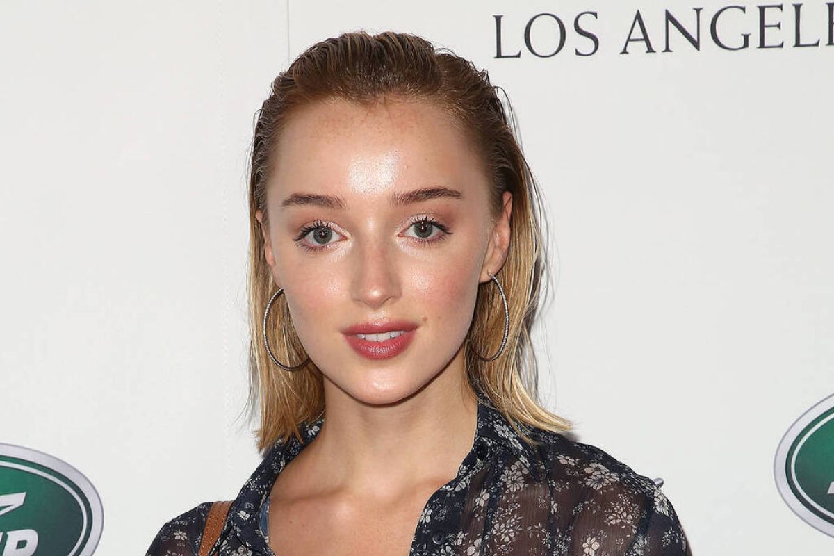 Phoebe Dynevor cemas "Bridgerton" musim kedua ditunda