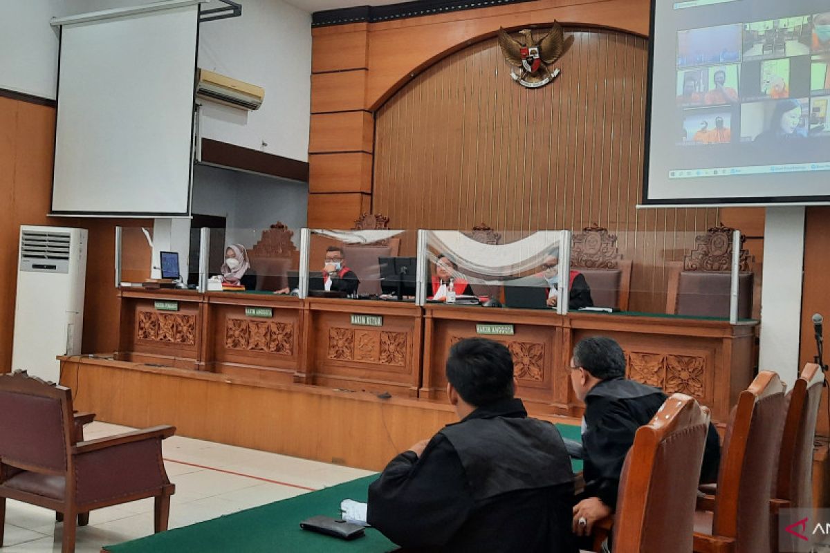 PN Jaksel vonis Tio Pakusadewo satu tahun penjara