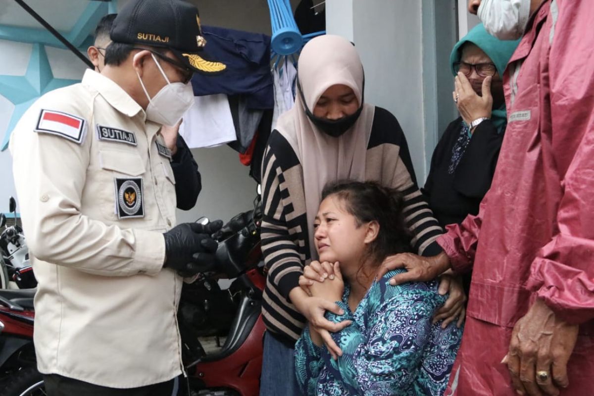 Tiga keluarga di Kota Malang harus mengungsi karena rumah terancam longsor