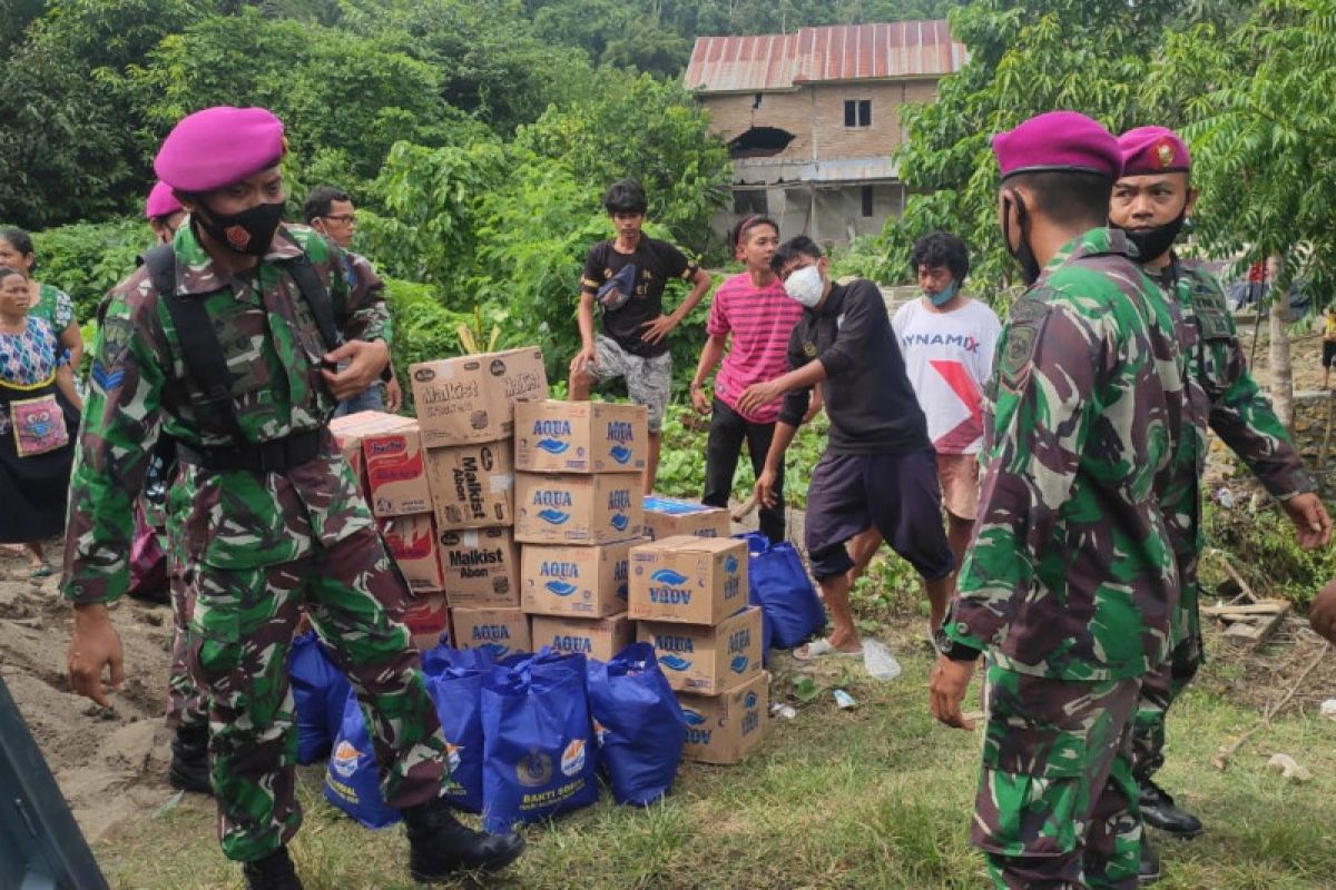 Satgas Bencana TNI AL distribusi bantuan ke posko pengungsian di pegunungan Sulbar