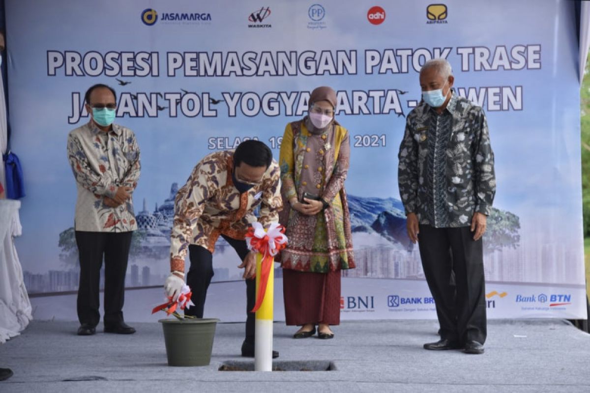 Gubernur DIY mengawali pemasangan patok Tol Jogja-Bawen