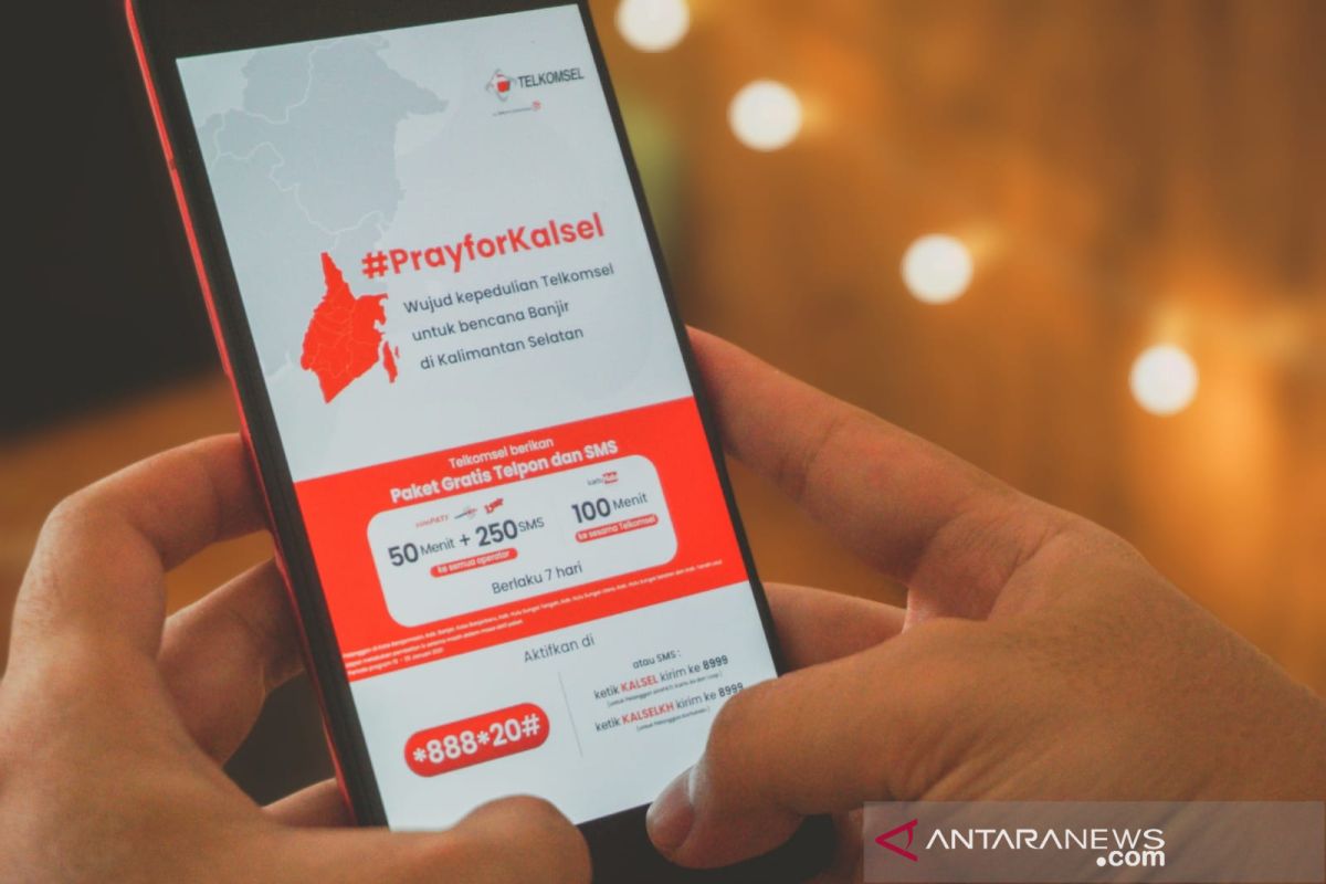 Telkomsel bebaskan telepon untuk pelanggan terdampak banjir Kalsel