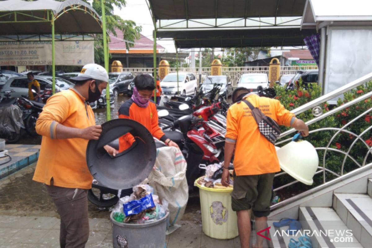 DLH Banjarmasin harus kerja keras atasi sampah di masa banjir