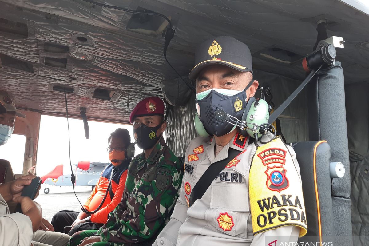 Wakapolda Kalsel  ke lokasi terisolir banjir dengan helikopter