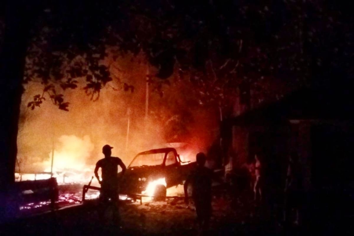 Polisi selidiki terbakarnya rumah dan dua mobil di Bartim