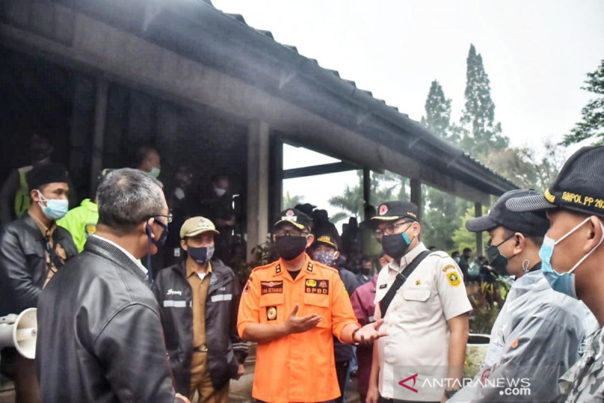 Korban banjir bandang di Puncak Bogor dilarang pulang