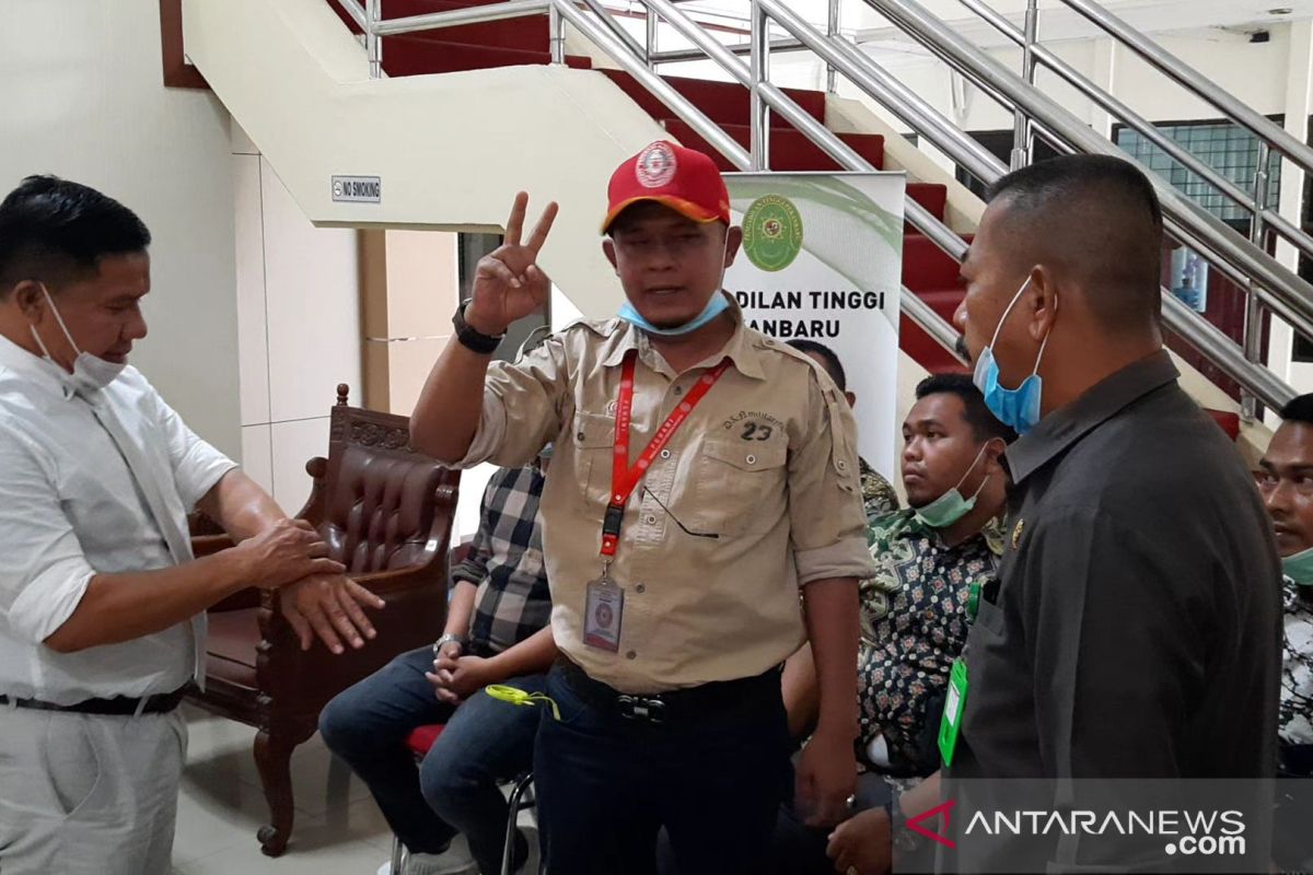 VIDEO- Tegang, DPD Ferari Riau geruduk Pengadilan Tinggi Pekanbaru minta Berkas Acara Sidang